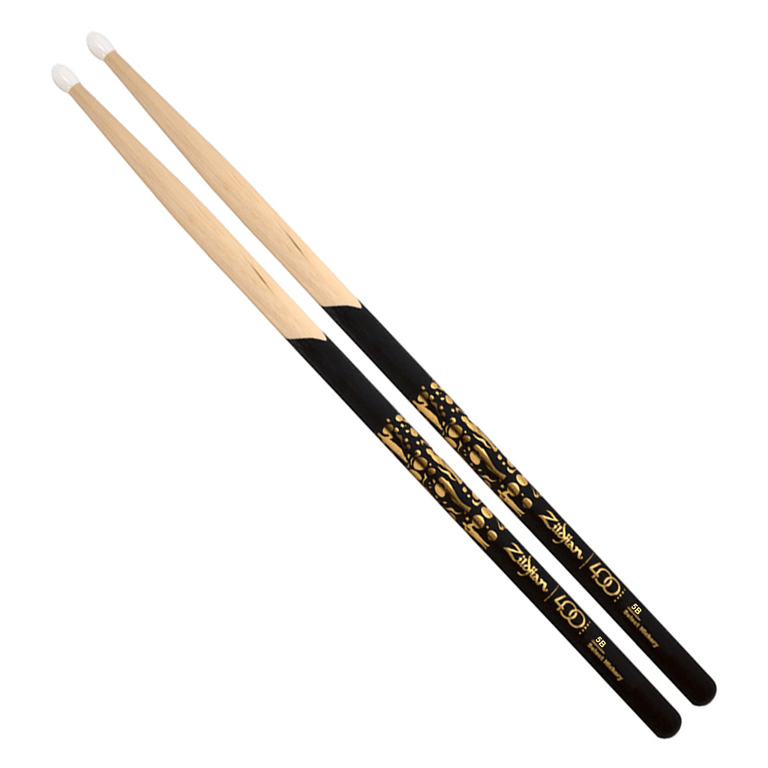 Baqueta-Zildjian-400-Anos-Limited-Edition-Classical-5B-em-Hickory-Ponta-de-Nylon-Z5BND-400 Baqueta-Zildjian-400-Anos-Limited-Edition-Classical-5B-em-Hickory-Ponta-de-Nylon-Z5BND-400